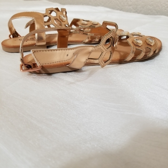 Unlisted by Kenneth Cole Sandals In Size 7.5 - Picture 5 of 9